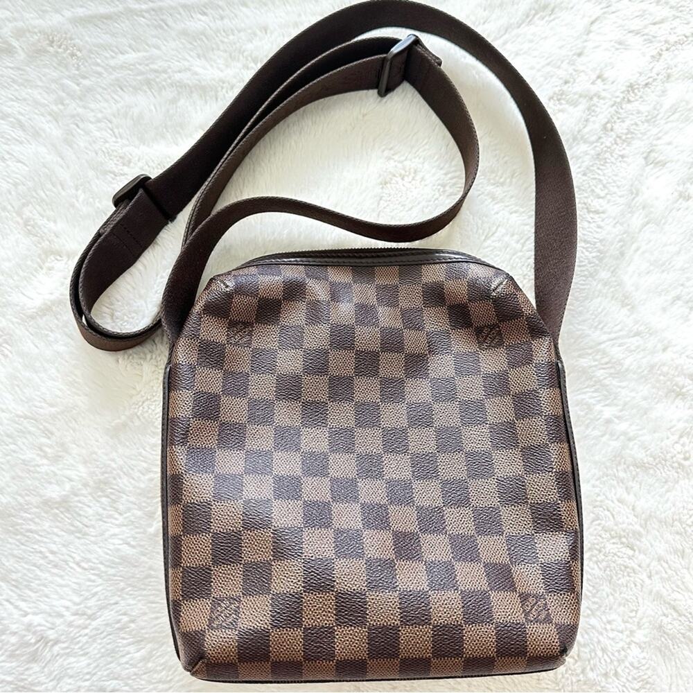 Louis Vuitton crossbody men bag Retail 1250$ Authentic